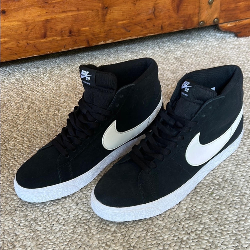 Nike SB Zoom Blazer Mid
Skate Shoes